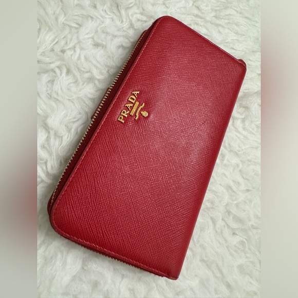 Prada organizer wallet comes with COA - Picture 10 of 12